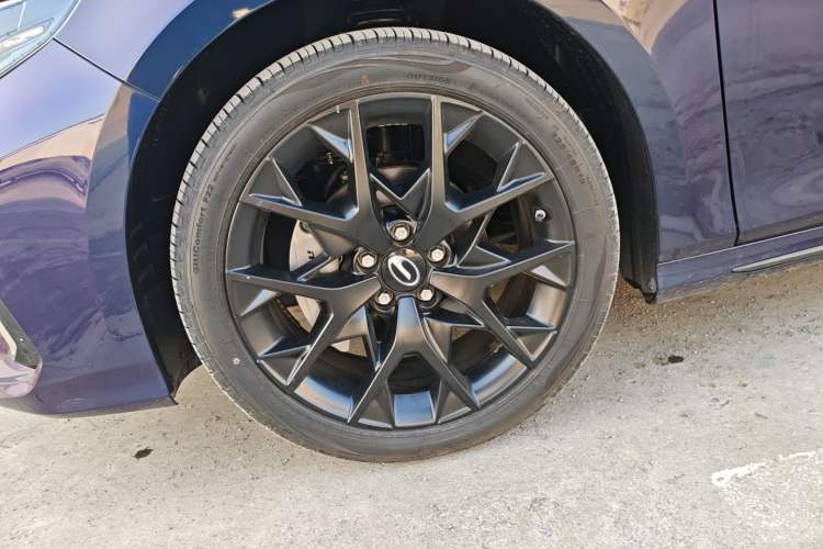 Used GAC Trumpchi EMPOW 2022 270T DCT J16 Galaxy Fighter Edition Left Front Wheel Hub