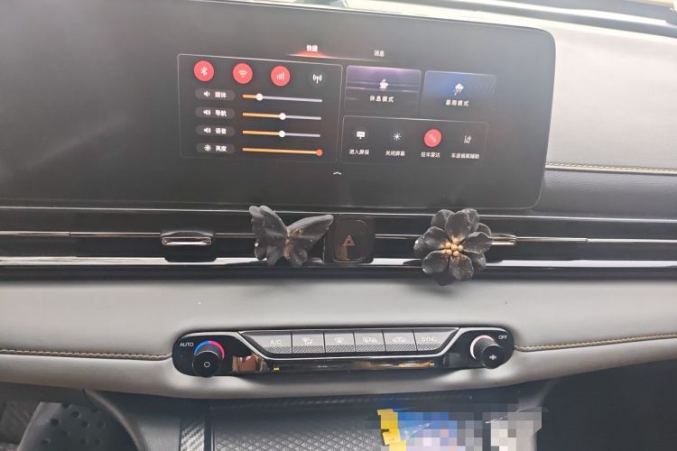 Used GAC Trumpchi EMPOW 2022 270T DCT J16 R-Style Track Edition Audio And AC Panel