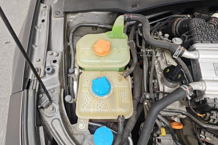 Used GAC Trumpchi EMPOW 2022 270T DCT J16 R-Style Track Edition Engine Bay Right