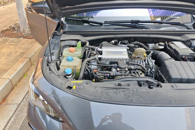 Used GAC Trumpchi EMPOW 2022 270T DCT J16 R-Style Track Edition Engine Bay Right