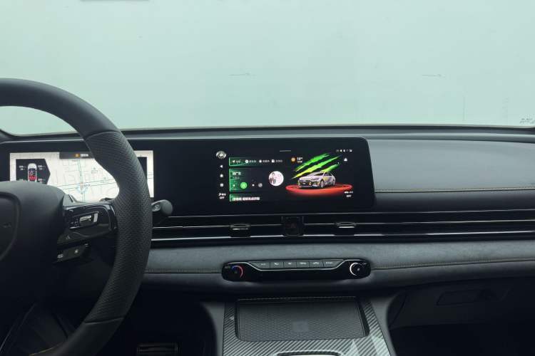 Used GAC Trumpchi EMPOW 2022 270T DCT J16 R-Style Track Edition Interior 3