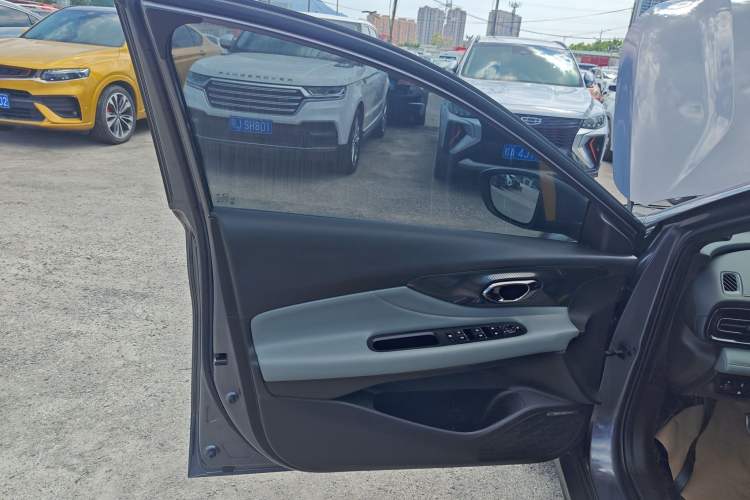Used GAC Trumpchi EMPOW 2022 270T DCT J16 Galaxy Fighter Edition Left Front Door Interior