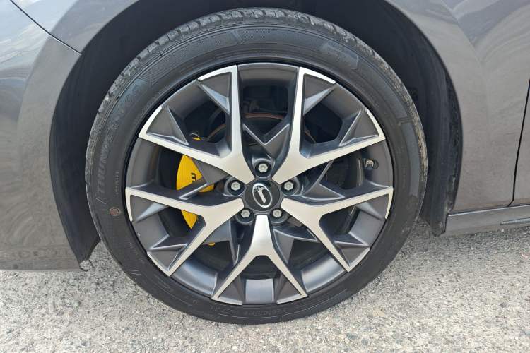 Used GAC Trumpchi EMPOW 2022 270T DCT J16 Galaxy Fighter Edition Left Front Wheel Hub