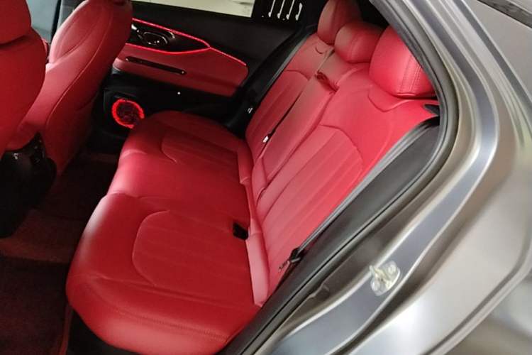 Used GAC Trumpchi EMPOW 2022 270T DCT J16 R-Style Track Edition Left Rear Seat
