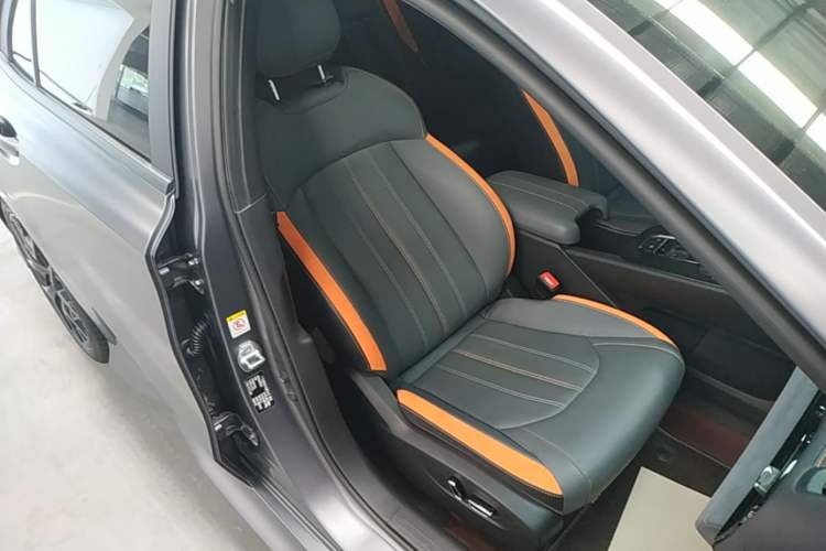 Used GAC Trumpchi EMPOW 2022 270T DCT J16 R-Style Track Edition Right Front Seat