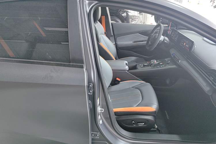 Used GAC Trumpchi EMPOW 2022 270T DCT J16 R-Style Track Edition Right Front Seat