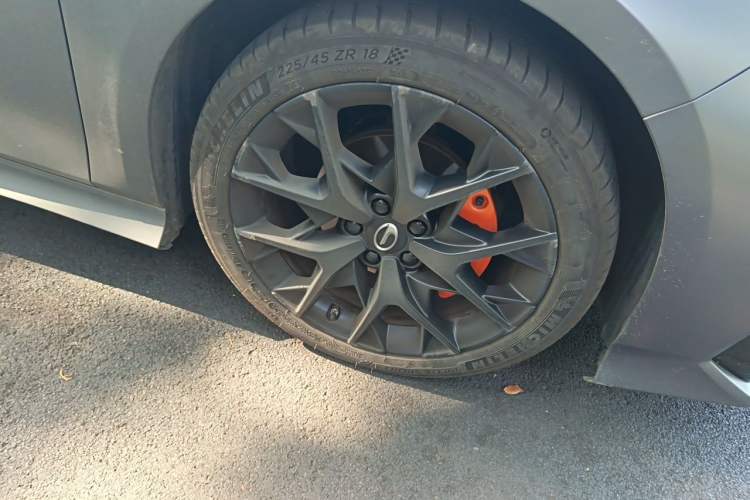 Used GAC Trumpchi EMPOW 2022 270T DCT J16 R-Style Track Edition Right Front Wheel Hub