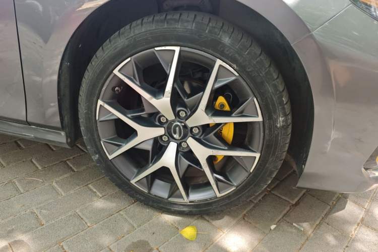 Used GAC Trumpchi EMPOW 2022 270T DCT J16 Galaxy Fighter Edition Right Front Wheel Hub