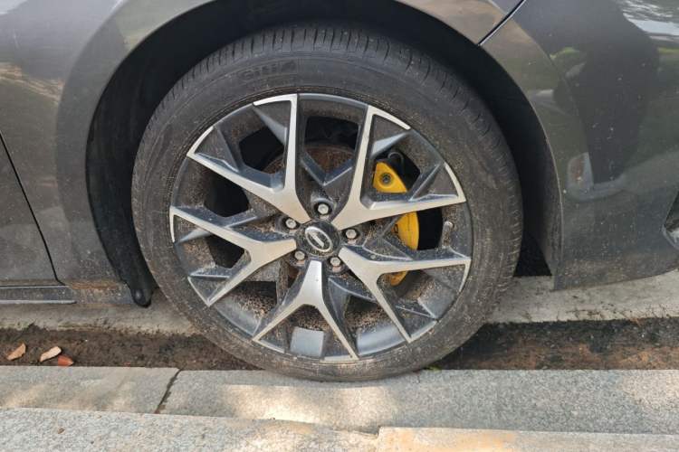 Used GAC Trumpchi EMPOW 2022 270T DCT J16 R-Style Track Edition Right Front Wheel Hub