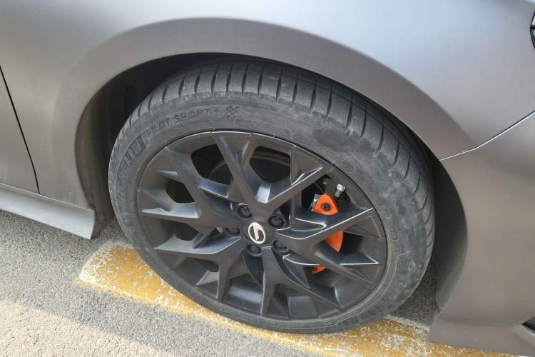 Used GAC Trumpchi EMPOW 2022 270T DCT J16 R-Style Track Edition Right Front Wheel Hub