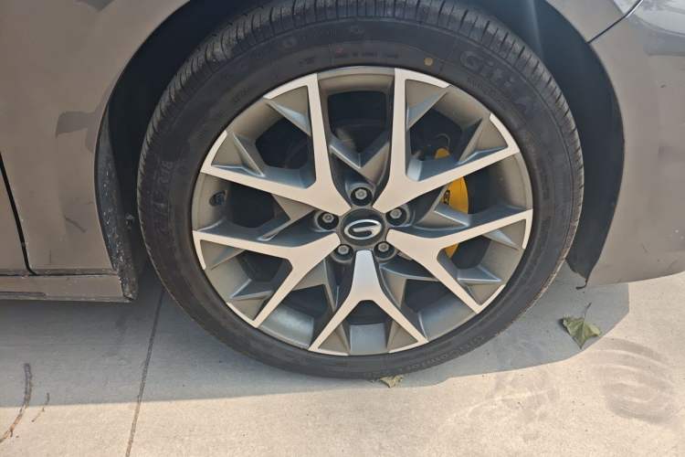 Used GAC Trumpchi EMPOW 2022 270T DCT J16 R-Style Track Edition Right Front Wheel Hub