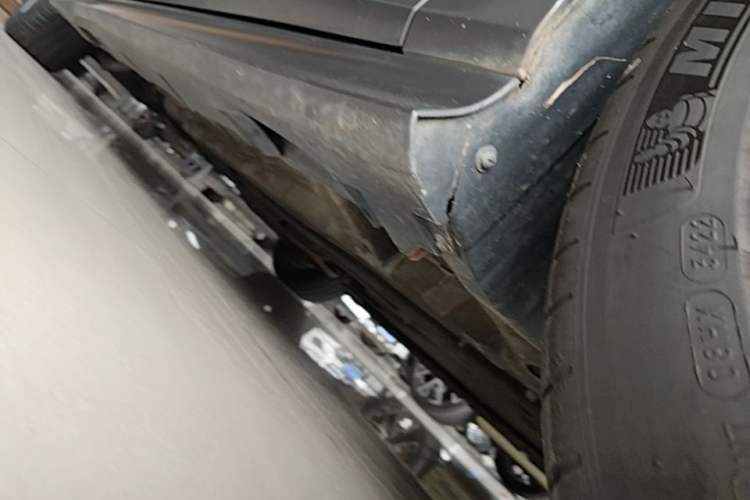 Used GAC Trumpchi EMPOW 2022 270T DCT J16 R-Style Track Edition Right Side Sill