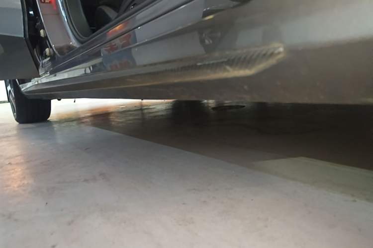Used GAC Trumpchi EMPOW 2022 270T DCT J16 R-Style Track Edition Right Side Sill