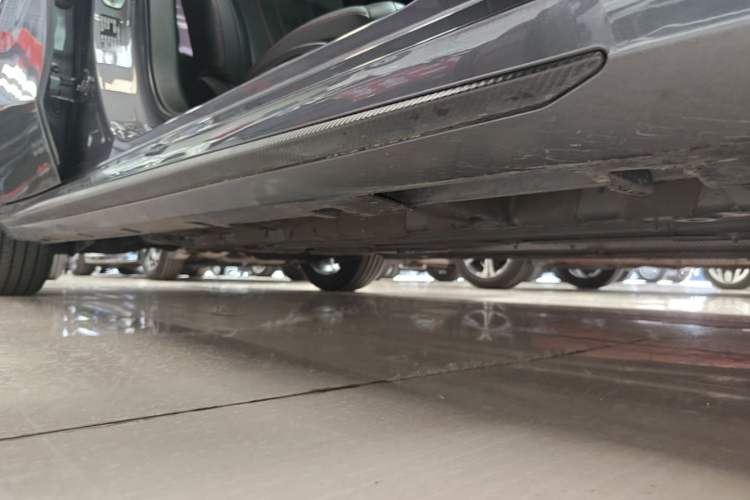 Used GAC Trumpchi EMPOW 2022 270T DCT J16 R-Style Track Edition Right Side Sill