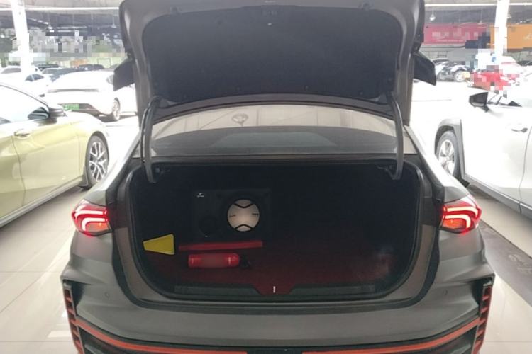 Used GAC Trumpchi EMPOW 2022 270T DCT J16 R-Style Track Edition Trunk