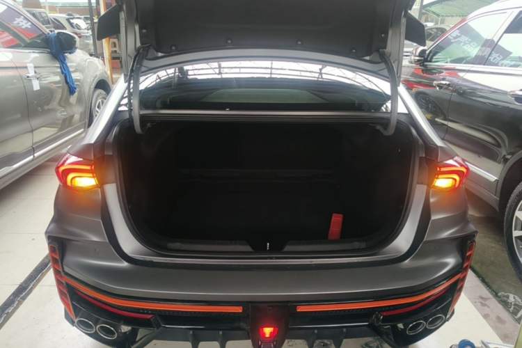 Used GAC Trumpchi EMPOW 2022 270T DCT J16 R-Style Track Edition Trunk