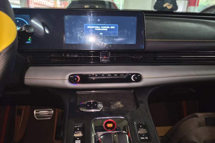 Used GAC Trumpchi EMPOW 2022 270T DCT J16 Galaxy Fighter Edition Audio And AC Panel