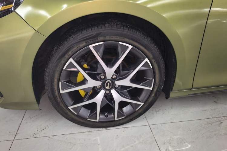 Used GAC Trumpchi EMPOW 2022 270T DCT J16 Galaxy Fighter Edition Left Front Wheel Hub