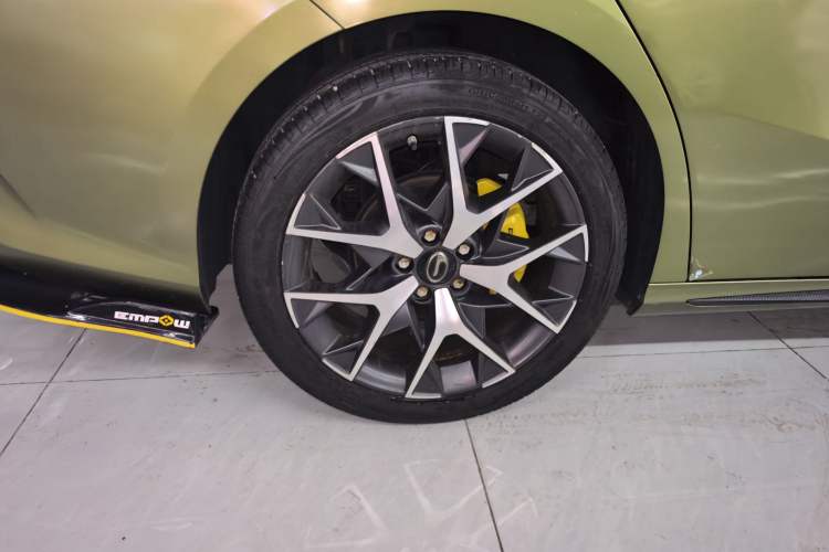Used GAC Trumpchi EMPOW 2022 270T DCT J16 Galaxy Fighter Edition Right Rear Wheel Hub