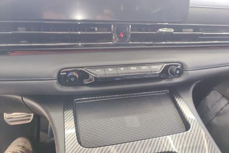 Used GAC Trumpchi EMPOW 2022 270T DCT J16 Galaxy Fighter Edition Audio And AC Panel