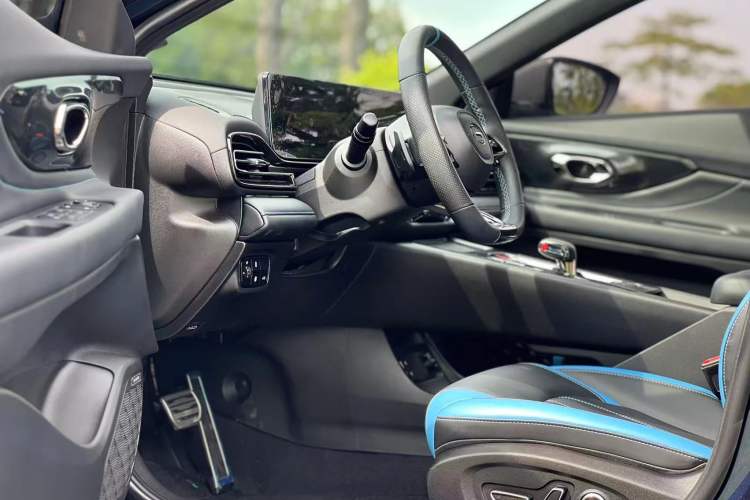 Used GAC Trumpchi EMPOW 2022 270T DCT J16 Galaxy Fighter Edition Interior 4