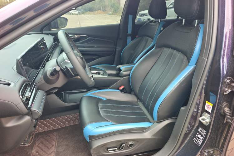Used GAC Trumpchi EMPOW 2022 270T DCT J16 Galaxy Fighter Edition Left Front Seat