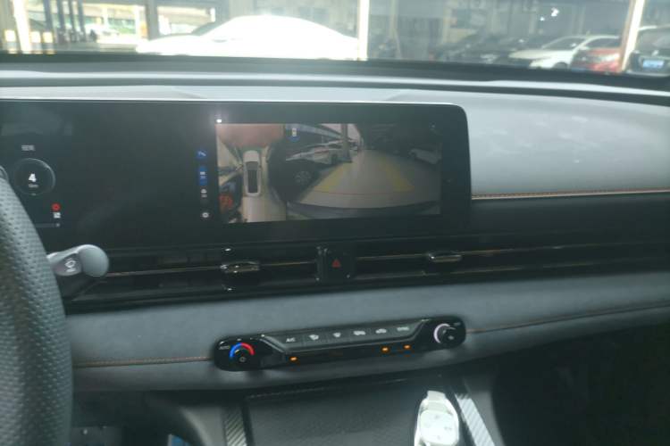 Used GAC Trumpchi EMPOW 2022 270T DCT J16 R-Style Track Edition Audio And AC Panel