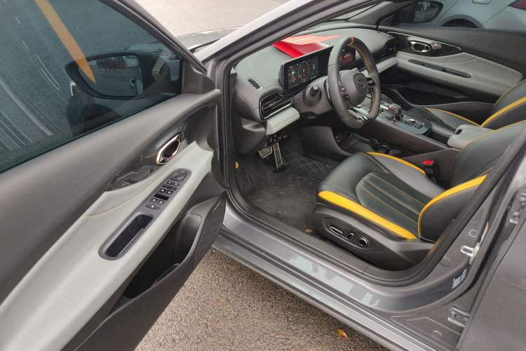 Used GAC Trumpchi EMPOW 2022 270T DCT J16 R-Style Track Edition Interior 3