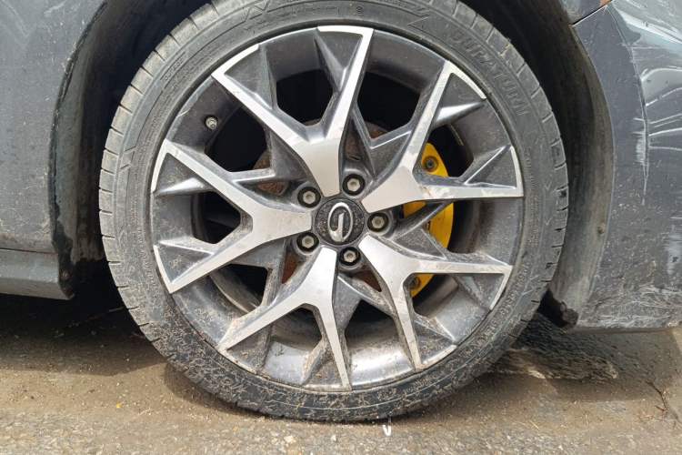 Used GAC Trumpchi EMPOW 2022 270T DCT J16 Galaxy Fighter Edition Right Front Wheel Hub