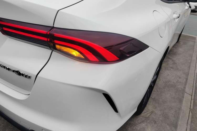 Used GAC Trumpchi EMPOW 2022 270T DCT J16 R-Style Track Edition Right Rear Taillight