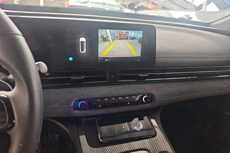 Used GAC Trumpchi EMPOW 2023 400T Automatic R PRO Audio And AC Panel