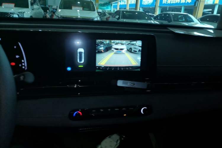 Used GAC Trumpchi EMPOW 2023 400T Automatic R PRO Audio And AC Panel