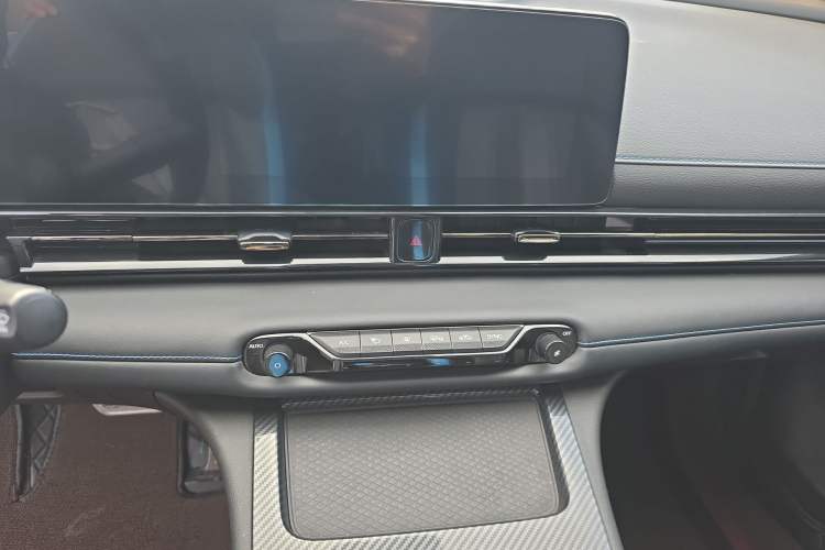 Used GAC Trumpchi EMPOW 2023 270T DCT J15 Version Audio And AC Panel