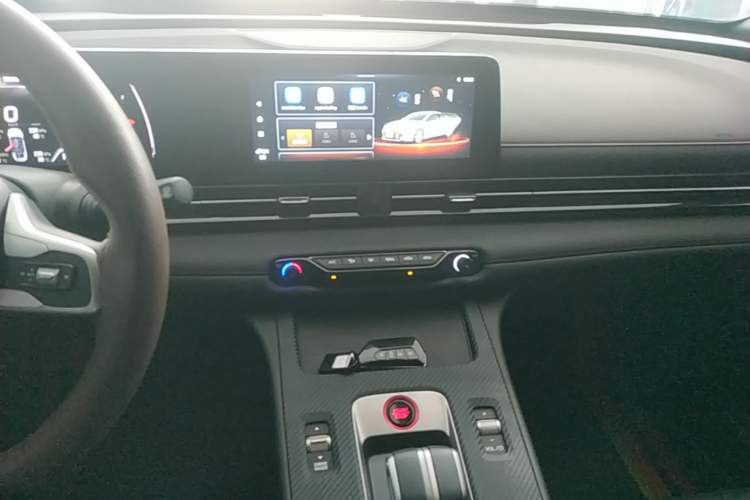 Used GAC Trumpchi EMPOW 2023 Shadow Leopard H High-Energy Hybrid Edition Audio And AC Panel