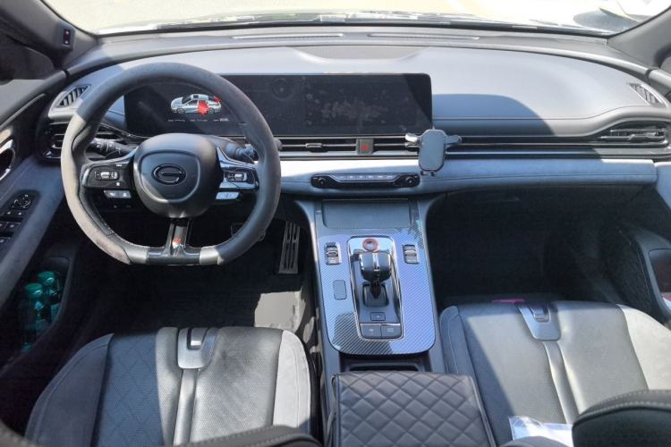 Used GAC Trumpchi EMPOW 2023 400T Automatic R MAX Center Console