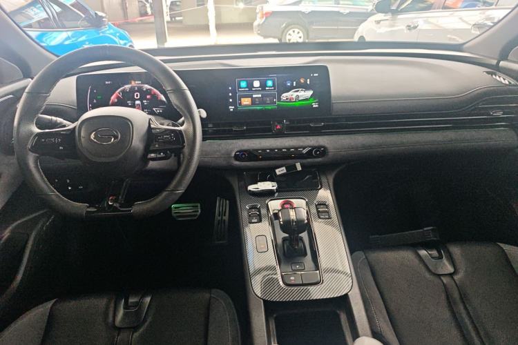 Used GAC Trumpchi EMPOW 2023 400T Automatic R PRO Center Console