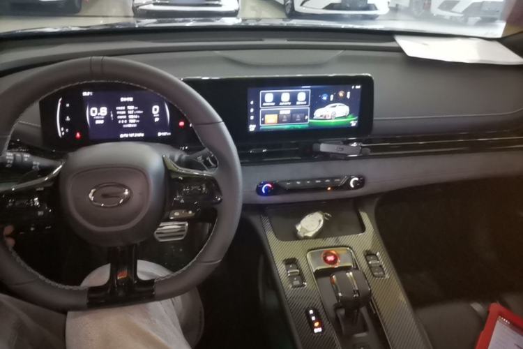 Used GAC Trumpchi EMPOW 2023 400T Automatic R PRO Center Console