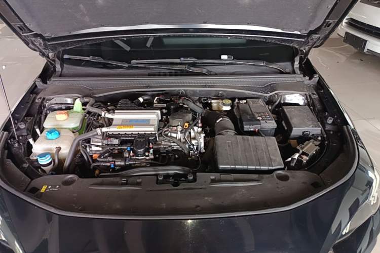 Used GAC Trumpchi EMPOW 2023 270T DCT J15 Version Engine Bay