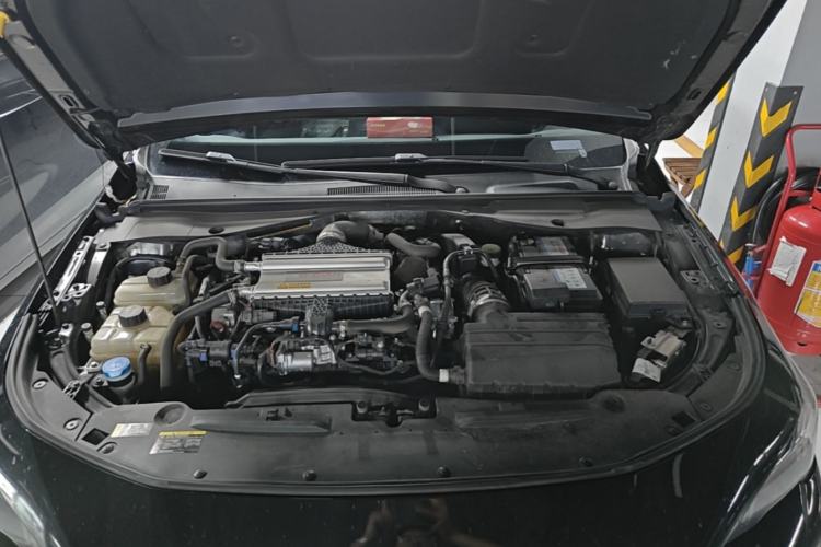 Used GAC Trumpchi EMPOW 2023 400T Automatic R PRO Engine Bay