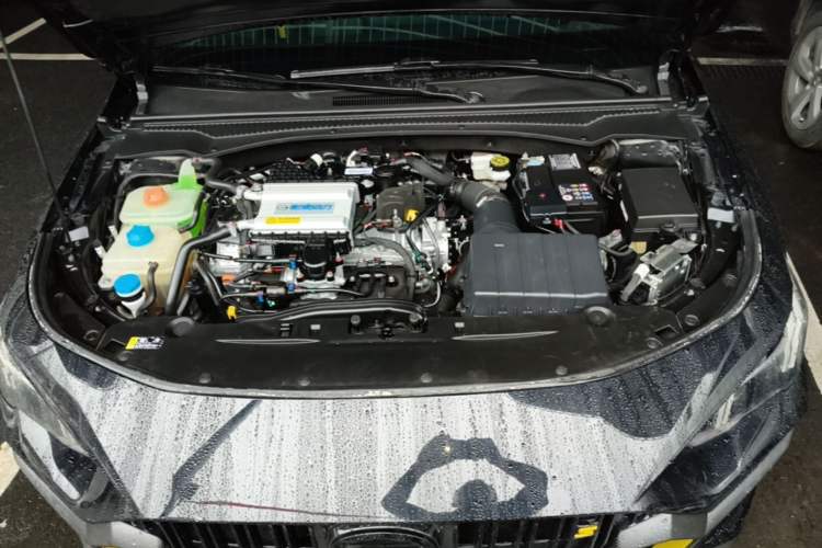 Used GAC Trumpchi EMPOW 2023 270T DCT J15 Version Engine Bay