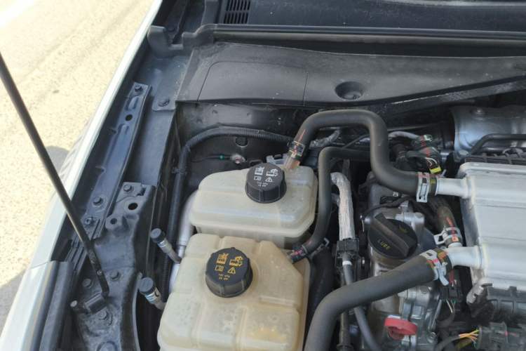 Used GAC Trumpchi EMPOW 2023 400T Automatic R PRO Engine Bay Right