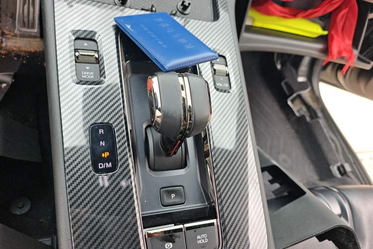 Used GAC Trumpchi EMPOW 2023 400T Automatic R PRO Gear Lever