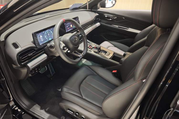 Used GAC Trumpchi EMPOW 2023 Shadow Leopard H Smart Hybrid Edition Interior 2