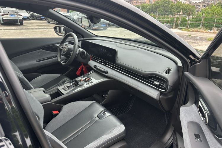 Used GAC Trumpchi EMPOW 2023 400T Automatic R PRO Interior 8