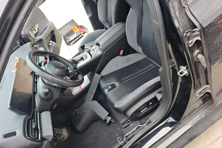Used GAC Trumpchi EMPOW 2023 400T Automatic R PRO Left Front Seat