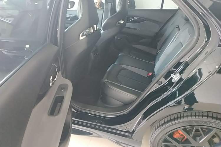 Used GAC Trumpchi EMPOW 2023 400T Automatic R MAX Left Rear Seat