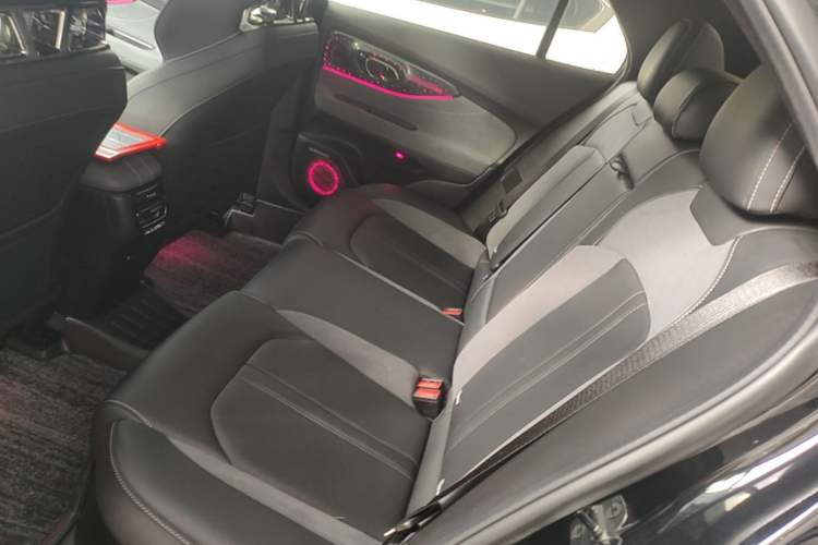 Used GAC Trumpchi EMPOW 2023 400T Automatic R MAX Left Rear Seat