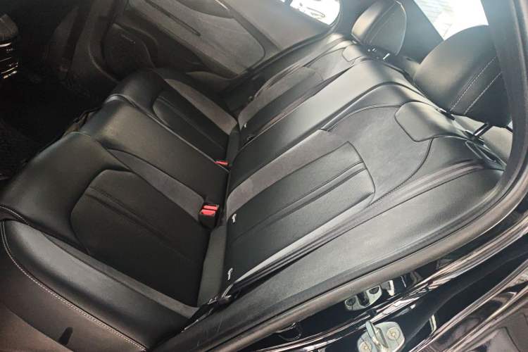 Used GAC Trumpchi EMPOW 2023 400T Automatic R PRO Left Rear Seat