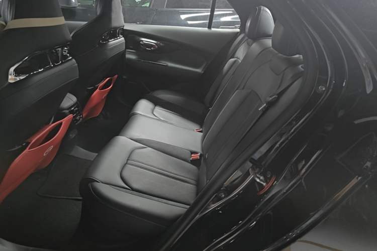 Used GAC Trumpchi EMPOW 2023 400T Automatic R PRO Left Rear Seat