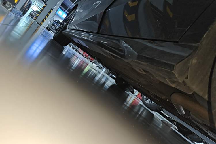 Used GAC Trumpchi EMPOW 2023 400T Automatic R PRO Left Side Sill